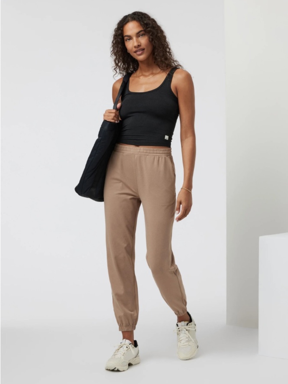 Vuori Cozy High-Rise Joggers in Taupe